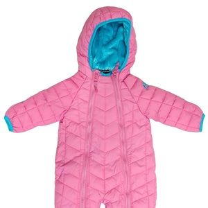 Adorable girls one piece snowsuit 💕